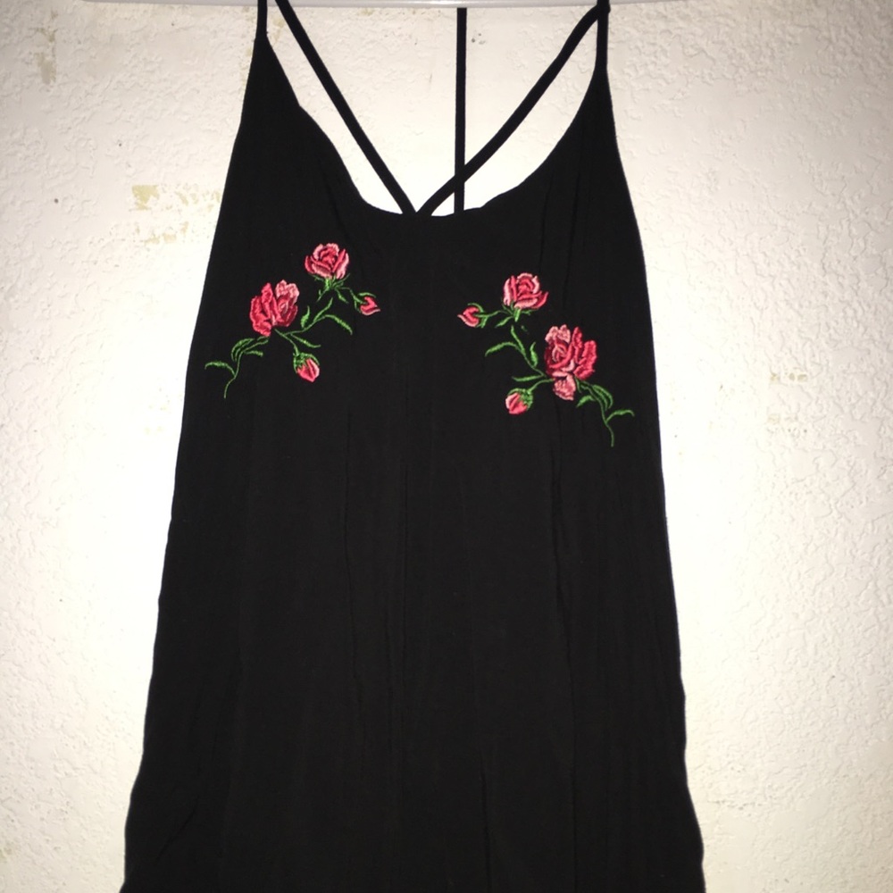 Black spaghetti shirt with roses 🌹 ✨